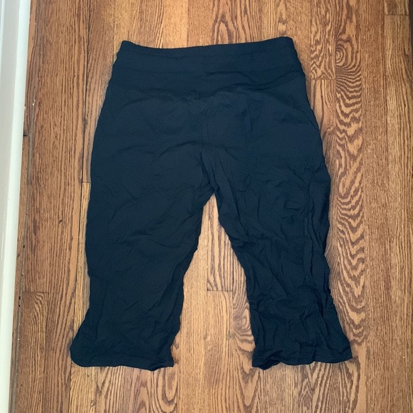 Lululemon Cargo Crop - Picture 2 of 4